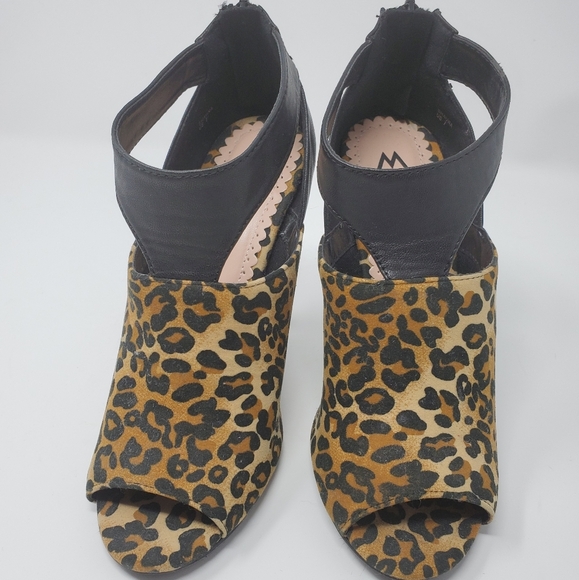 Madison by Shoedazzle Black heels  w/Leopard - Picture 5 of 8